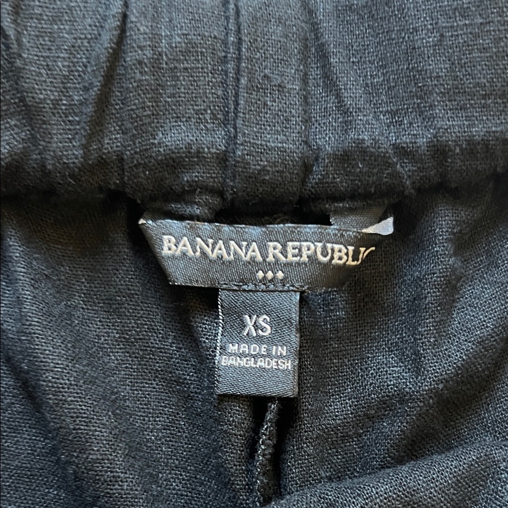 Banana Republic Factory Black and Tan Women's Linen Blend Shorts - Picture 3 of 10
